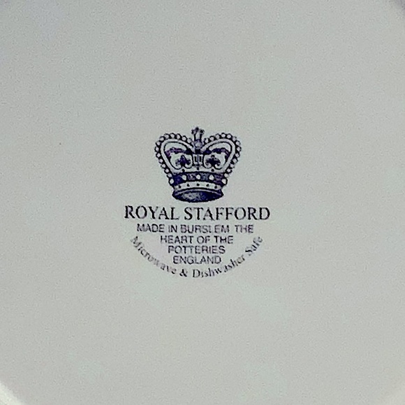 ROYAL STAFFORD SCARTTERED FLOWERS PASTA BOWL 9 INCH NEW ENGLAND - Picture 7 of 7